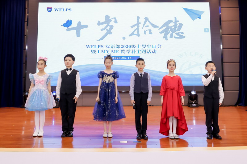 主持人1.JPG