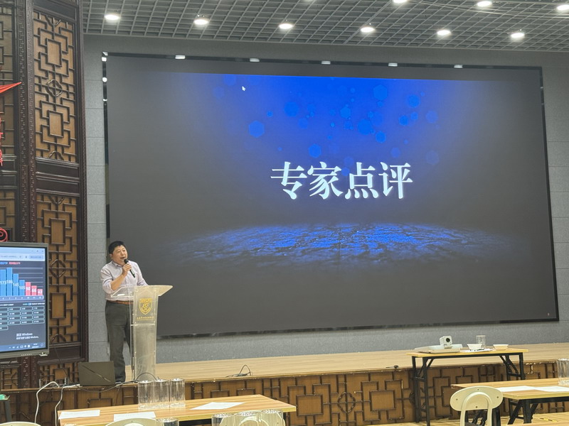 陈老师照片.jpg