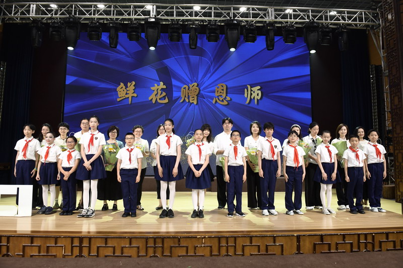 鲜花增恩师.jpg